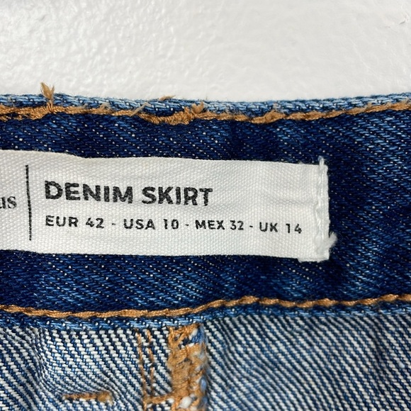 Stradivarius Denim Embroidered Skirt Womens 10 Button Down Front 2 Pocket Mini - Picture 8 of 9